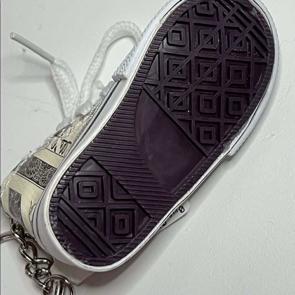 Money Shoe Keychain - Picture 4 of 4